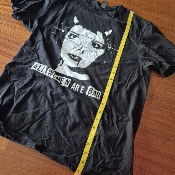 Gildan Black Graphic Tee with Retro Rockabilly Design Medium - Picture 6 of 6